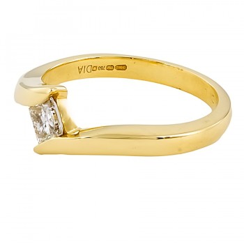 18ct gold Diamond Ring size N